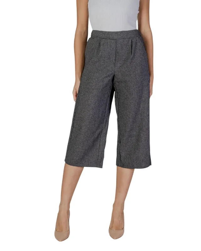 Vero Moda Front Pocket Trousers with Lycra and Viscose Blend Trousers stylish elegant